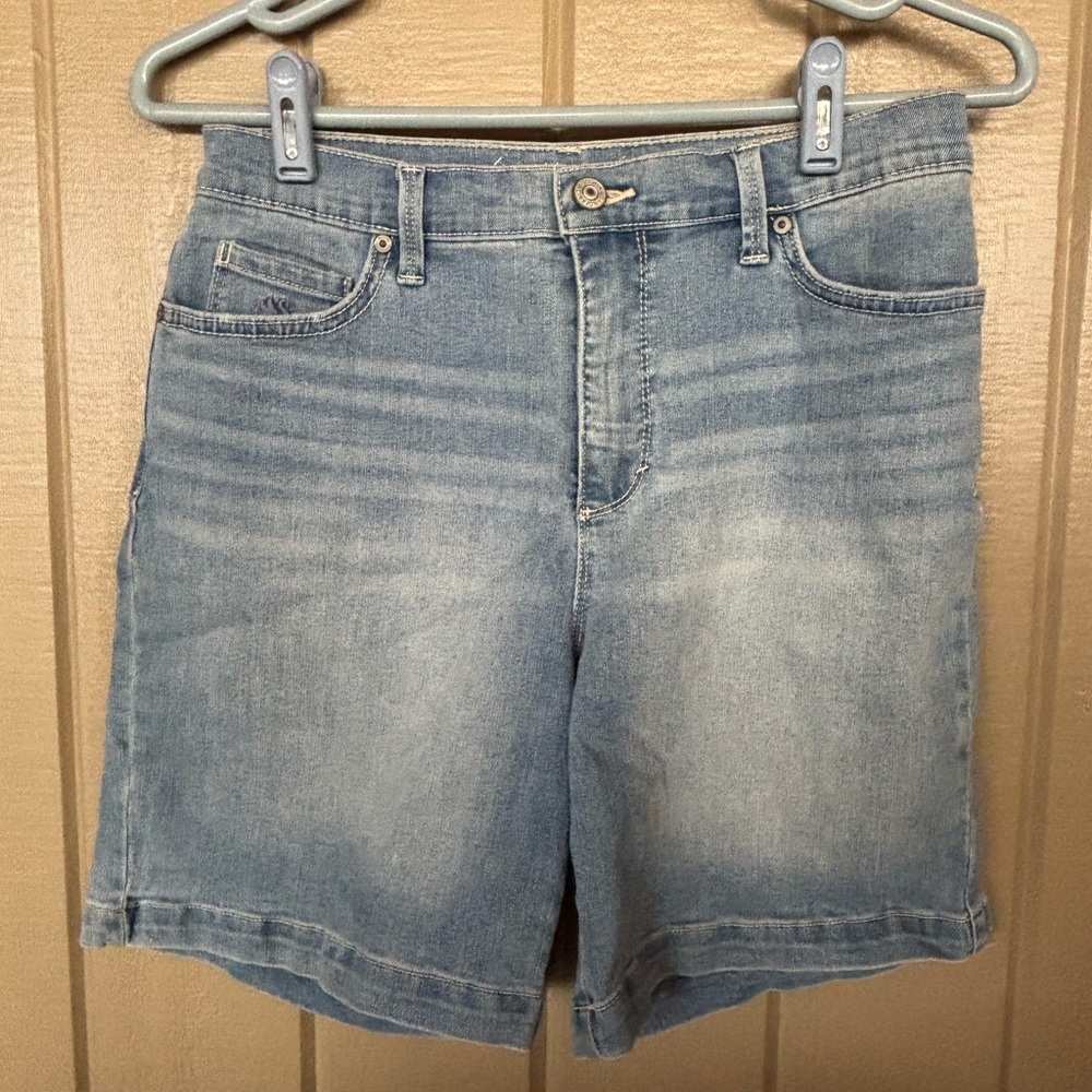 Gloria Vanderbilt denim shorts